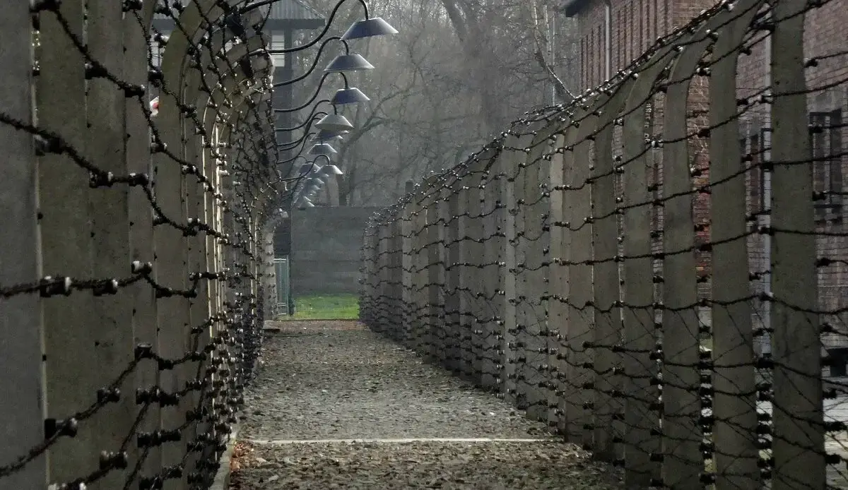 Gates Auschwitz